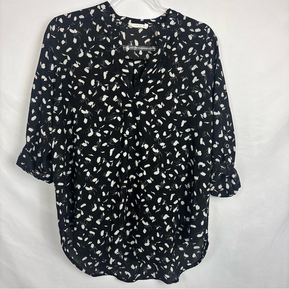 Lush Warren Split Neck Patterned Blouse. Size large - Picture 6 of 10